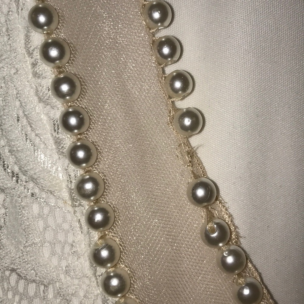 **Host Pick**💖 Gorgeous Lace Dress w/Pearl Detail - Picture 5 of 8